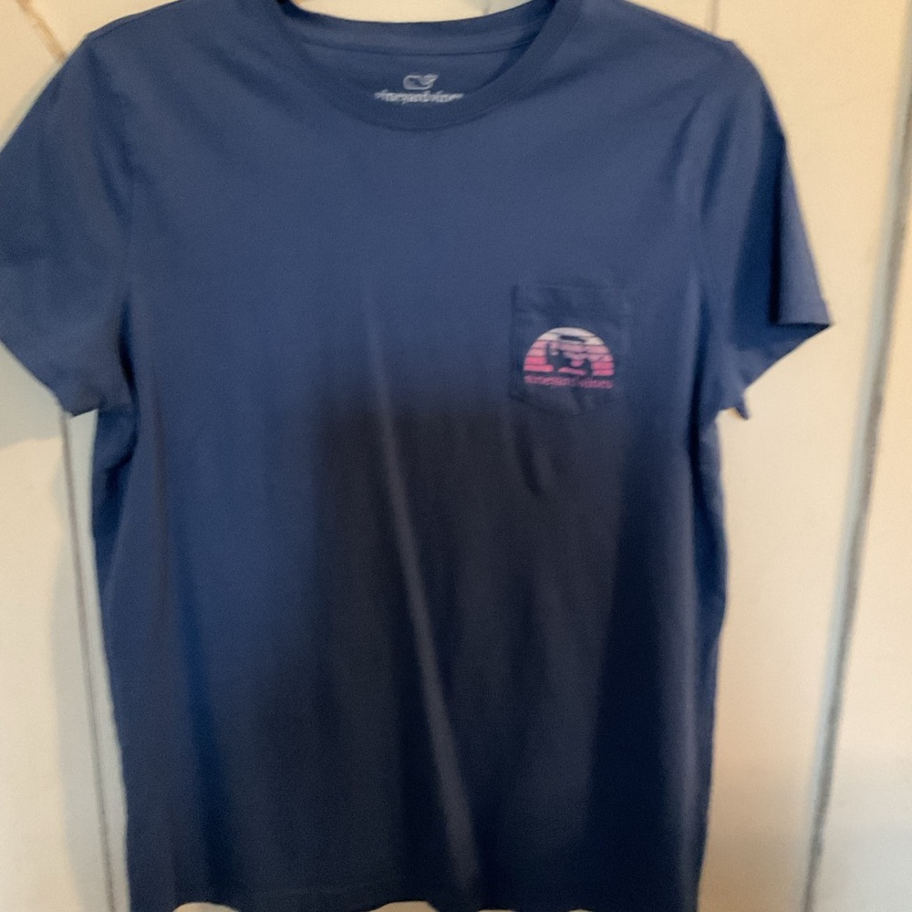 Women’s Vineyard Vines t shirt